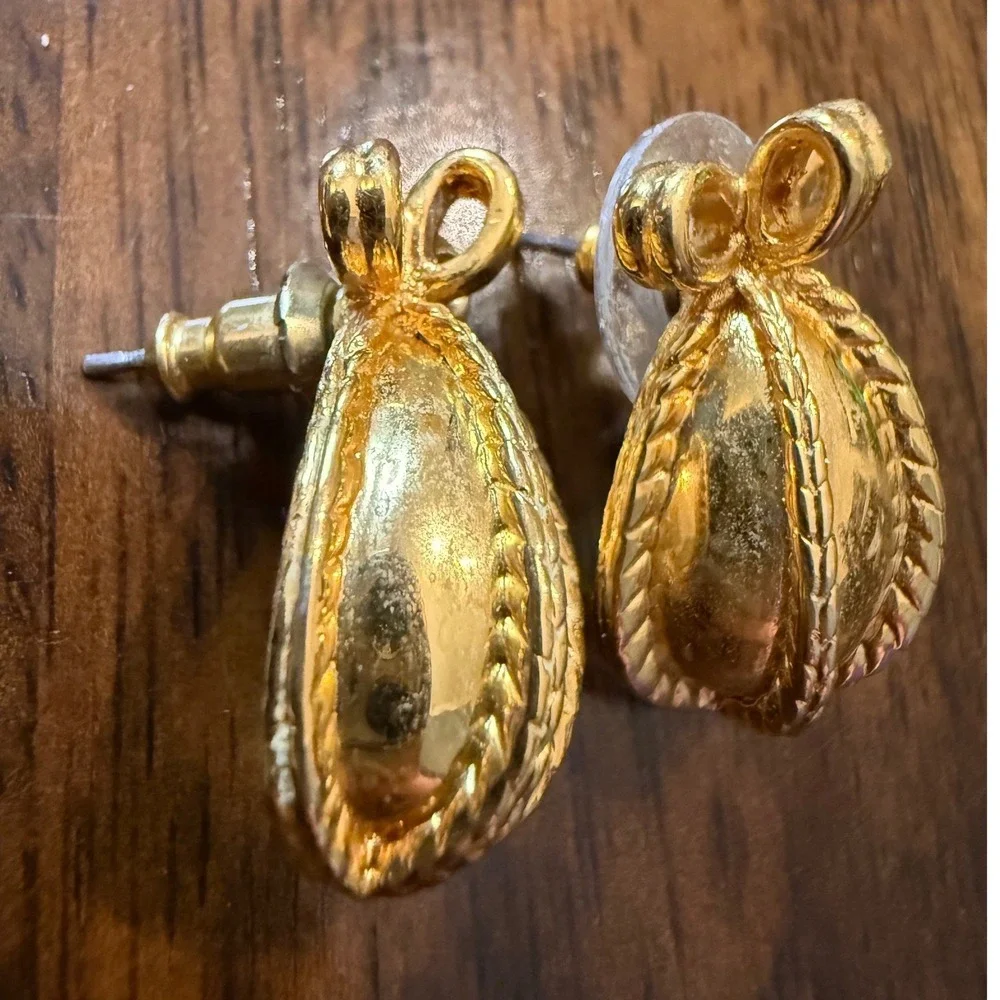 Joan Rivers Signed Vintage Gold Tone Faberge‎ Egg Bow Earrings